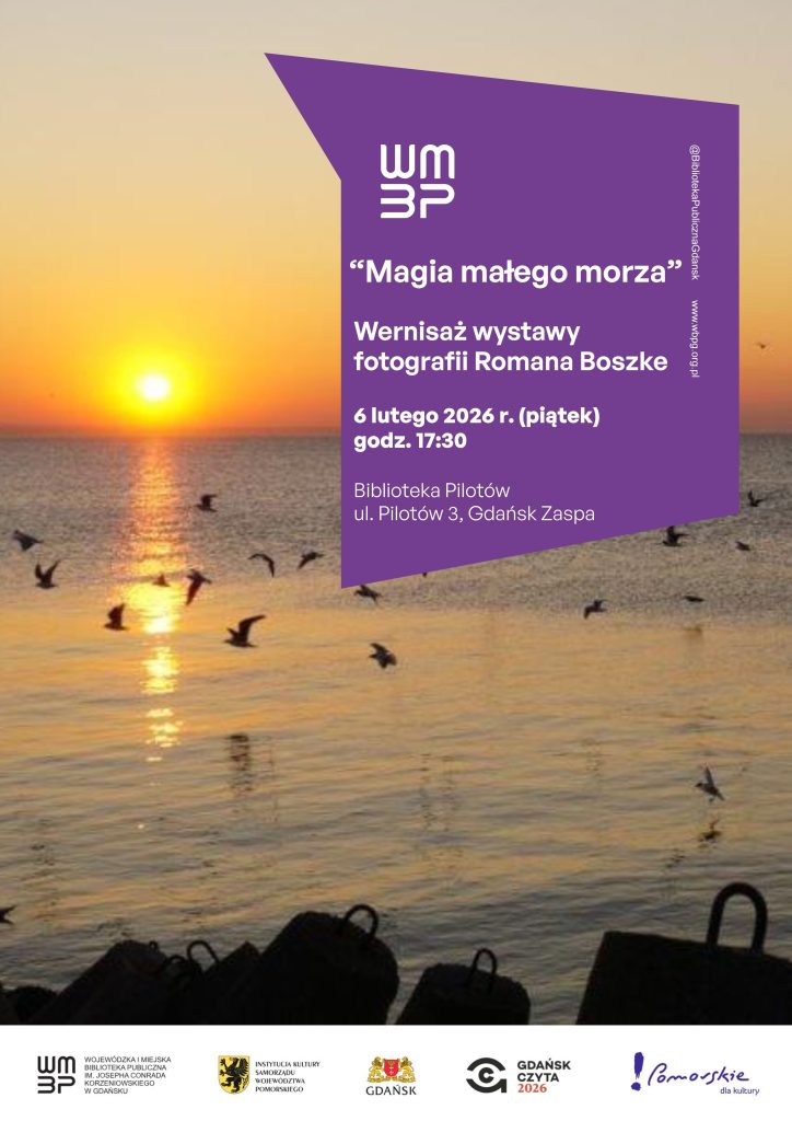 Plakat informujący o wernisażu wystawy fotografii Romana Boszke. W tle widok na morze podczas zachodzącego słońca.