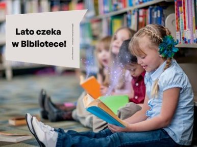uśmiechnięte dzieci z książkami