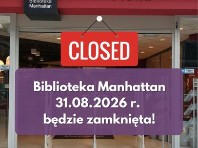 napis na tle wejścia do biblioteki