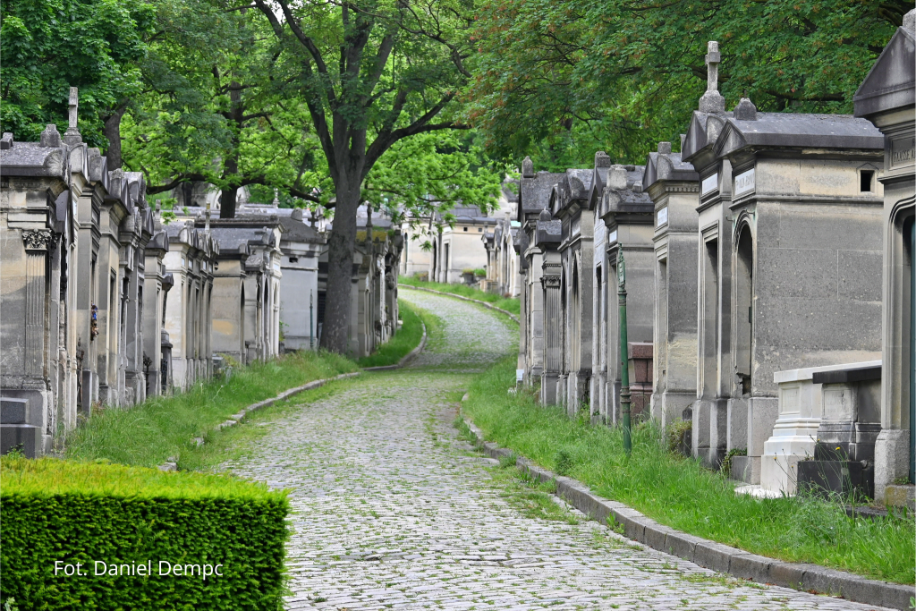 Cmentarna alejka - Père-Lachaise, Paryż.